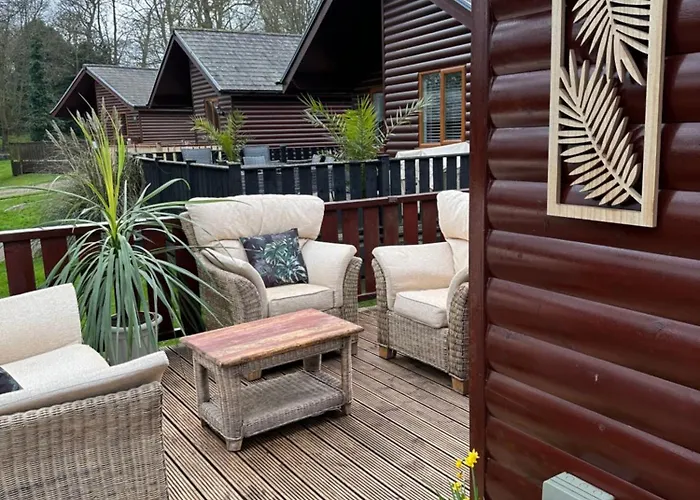 Max\'S Woodland Lodge